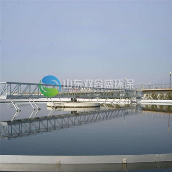 中心轉(zhuǎn)動(dòng)刮吸泥機(jī)